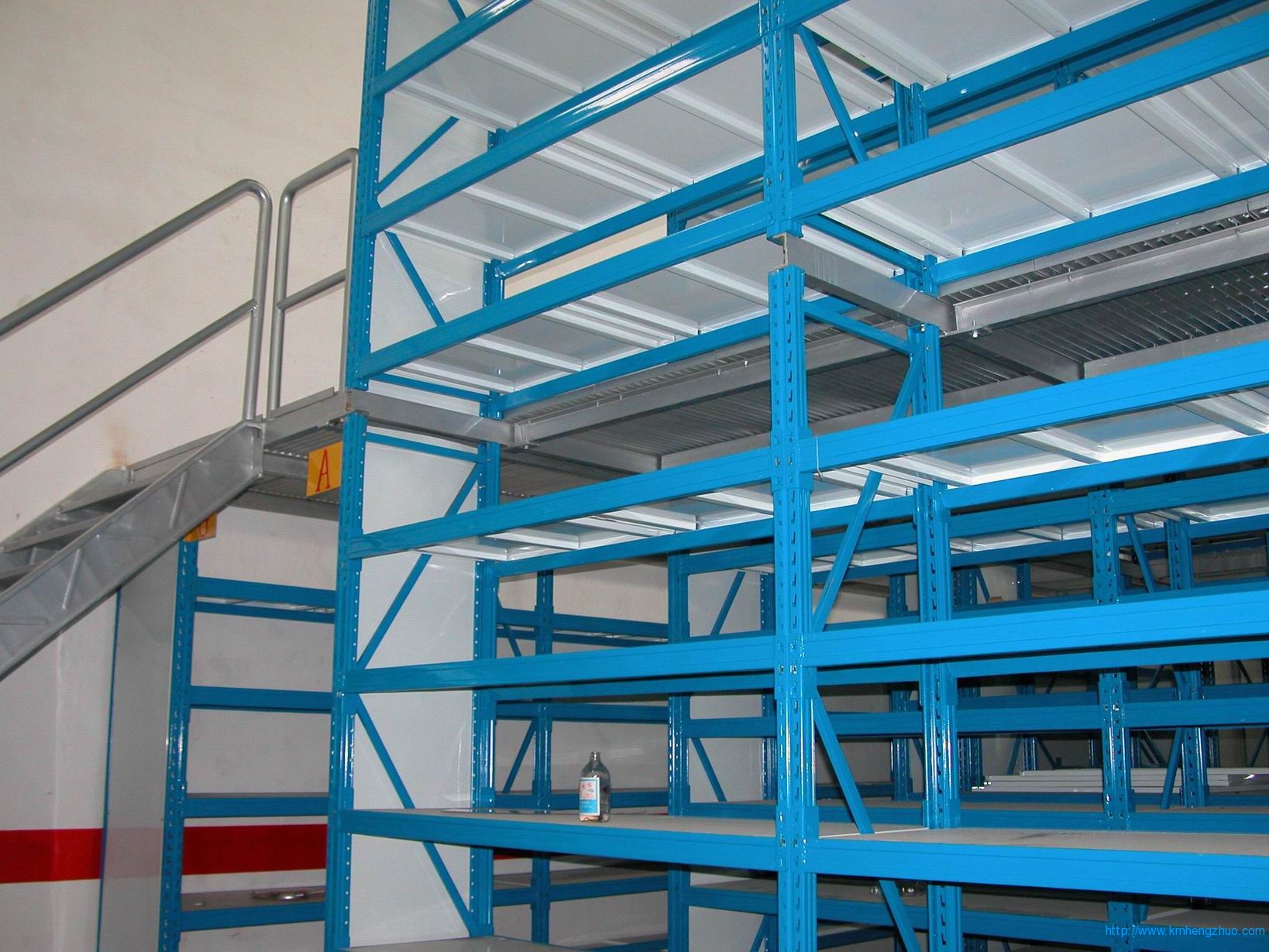 HZ-688型閣樓式貨架應(yīng)用案例 HZ-688型閣樓式貨架應(yīng)用案例