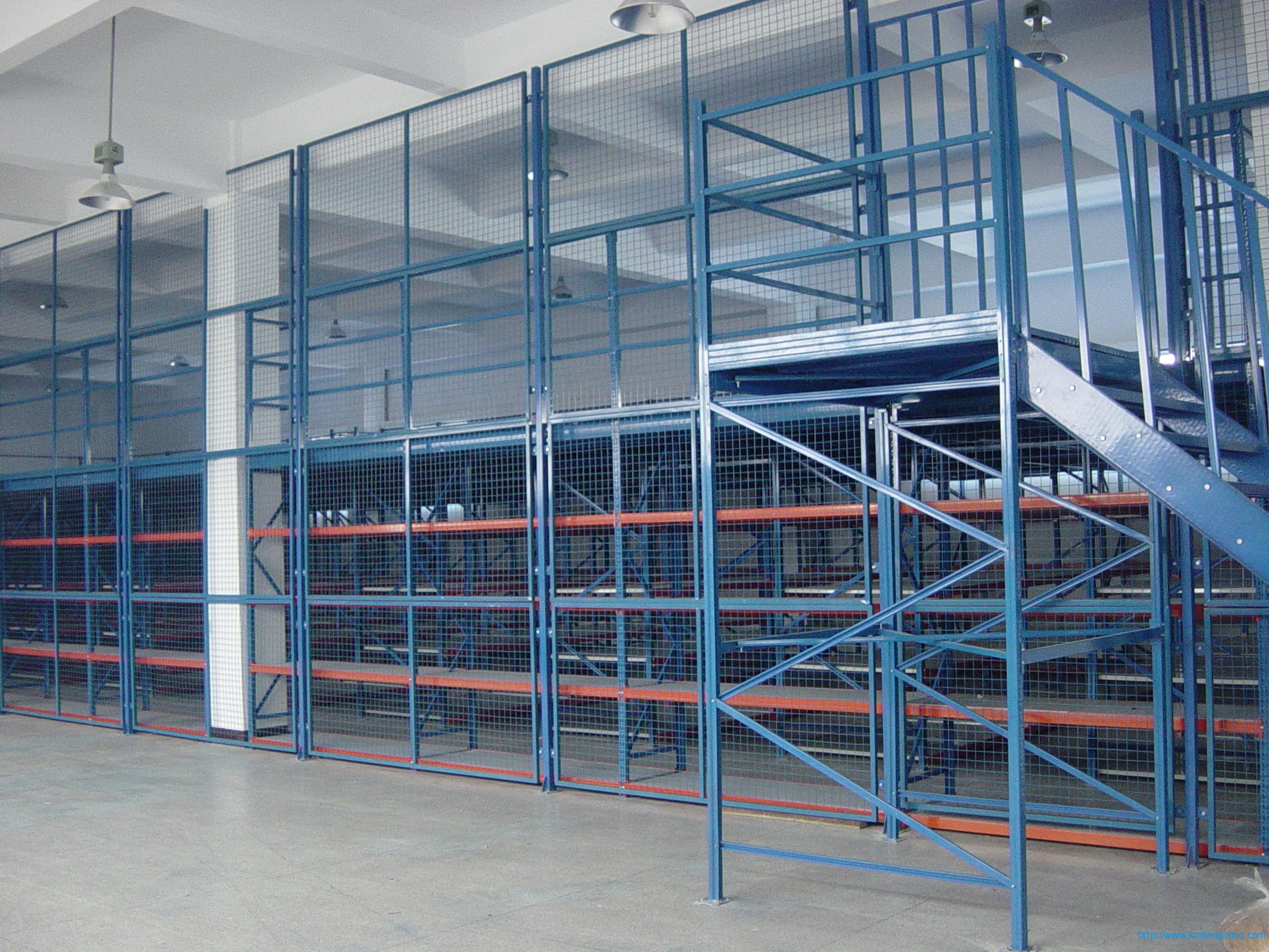 HZ-688型閣樓式貨架應(yīng)用案例 HZ-688型閣樓式貨架應(yīng)用案例