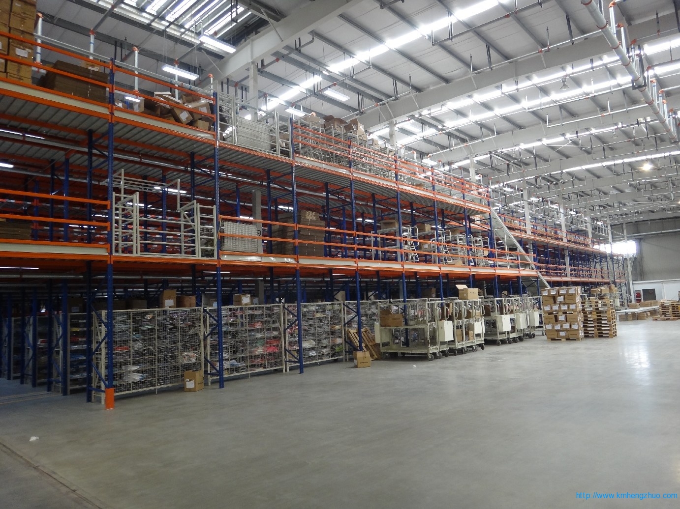 HZ-688型閣樓式貨架應(yīng)用案例 HZ-688型閣樓式貨架應(yīng)用案例