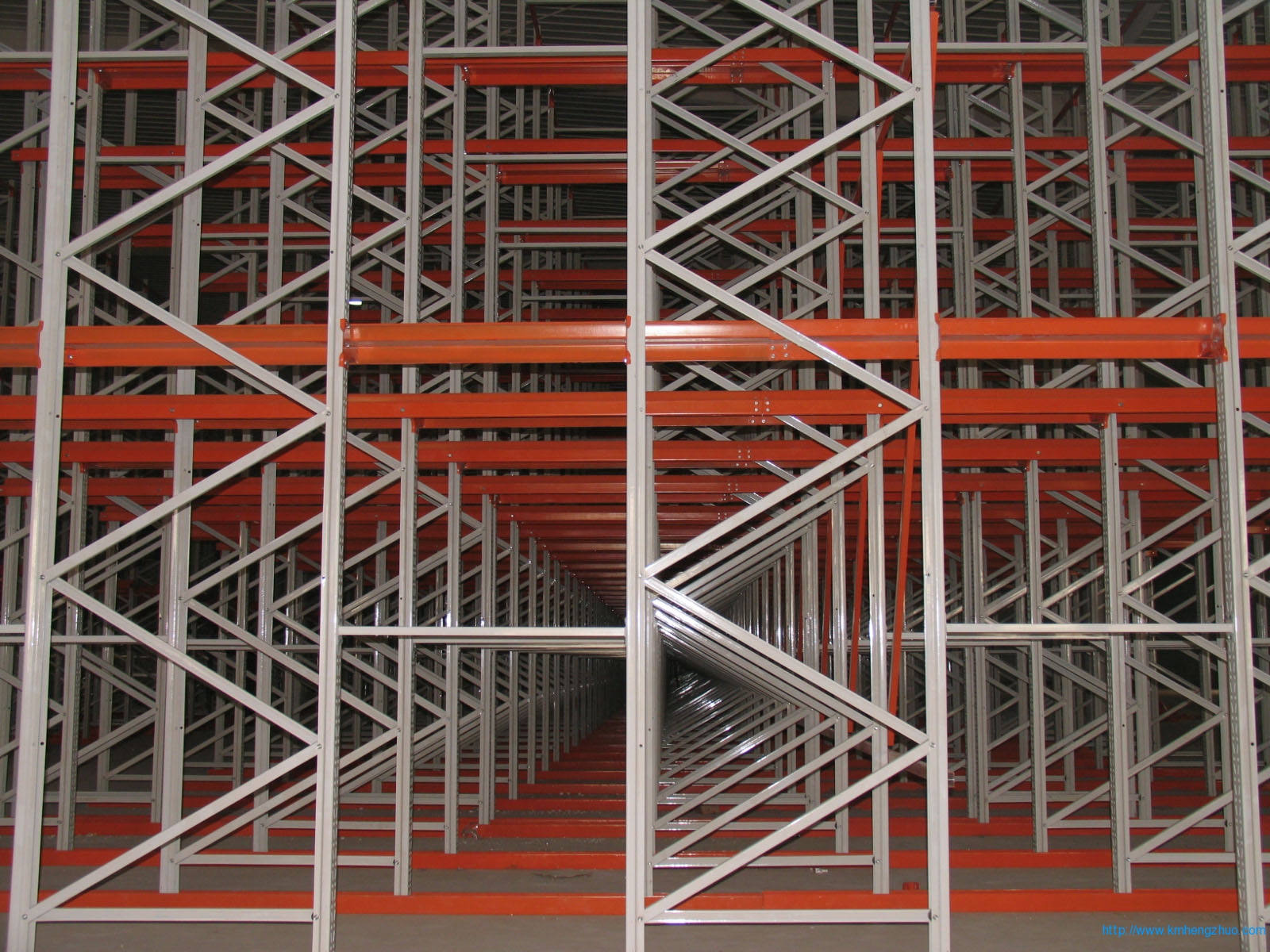HZ-798型通廊式貨架 通廊式倉(cāng)庫(kù)貨架應(yīng)用案例